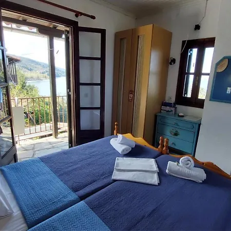 Sunrisestudiospapanero شقة فندقية داموشاري