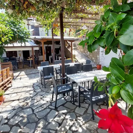 Sunrisestudiospapanero 4* داموشاري